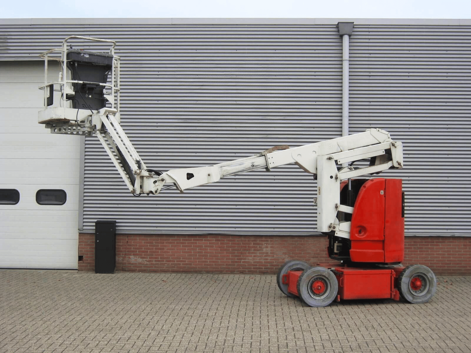 HoogteVerhuur Knikmasthoogwerker huren